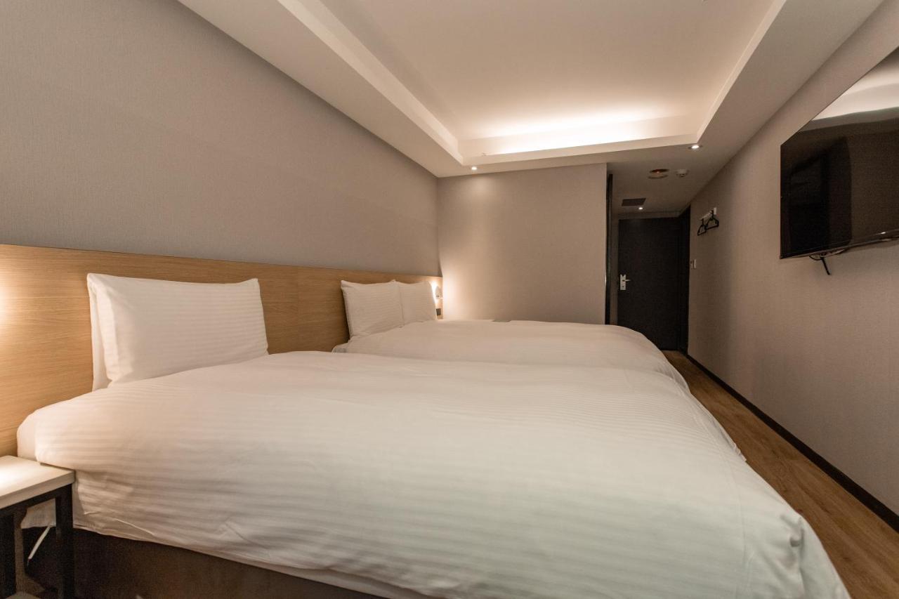 Hub Hotel Tucheng Exterior photo